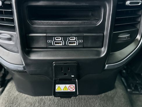 Used 2024 RAM 1500 Laramie AWD/4WD image 16