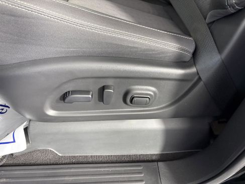 Used 2024 Nissan Titan SV w/ SV Convenience Package image 27