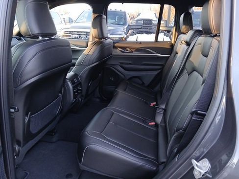 New 2025 Jeep Grand Cherokee Limited w/ Luxury Tech Group II image 12