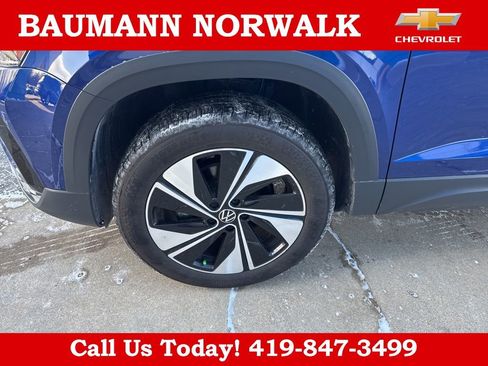 Used 2024 Volkswagen Taos SE w/ Panoramic Sunroof Package AWD/4WD image 14