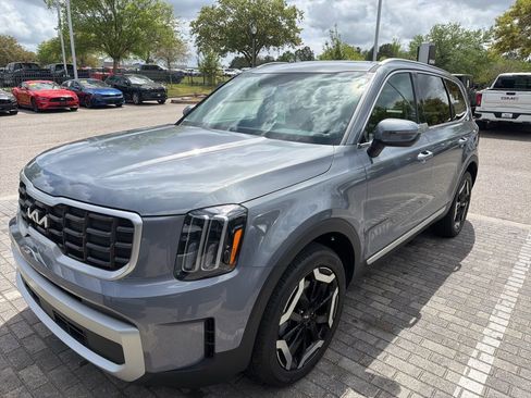 Used 2025 Kia Telluride S image 2