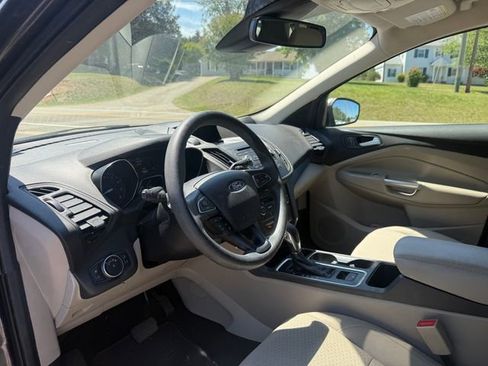 Used 2018 Ford Escape SE w/ Ford Safe & Smart Package FWD image 8