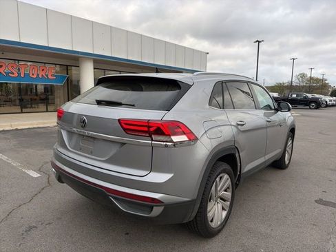 Used 2020 Volkswagen Atlas Cross Sport SE w/ Panoramic Sunroof Package image 4