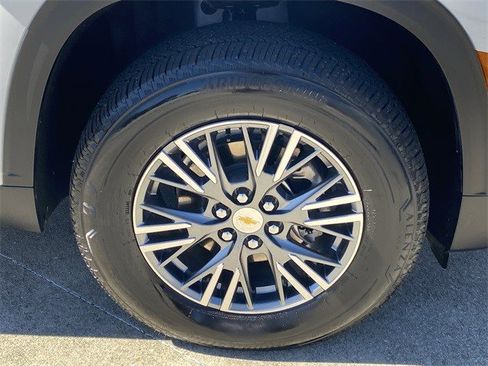Certified 2025 Chevrolet Traverse LT image 28