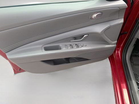 Used 2024 Hyundai Elantra SEL w/ Convenience Package FWD image 18