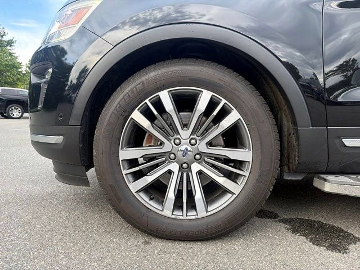 Used 2019 Ford Explorer Platinum AWD/4WD image 11