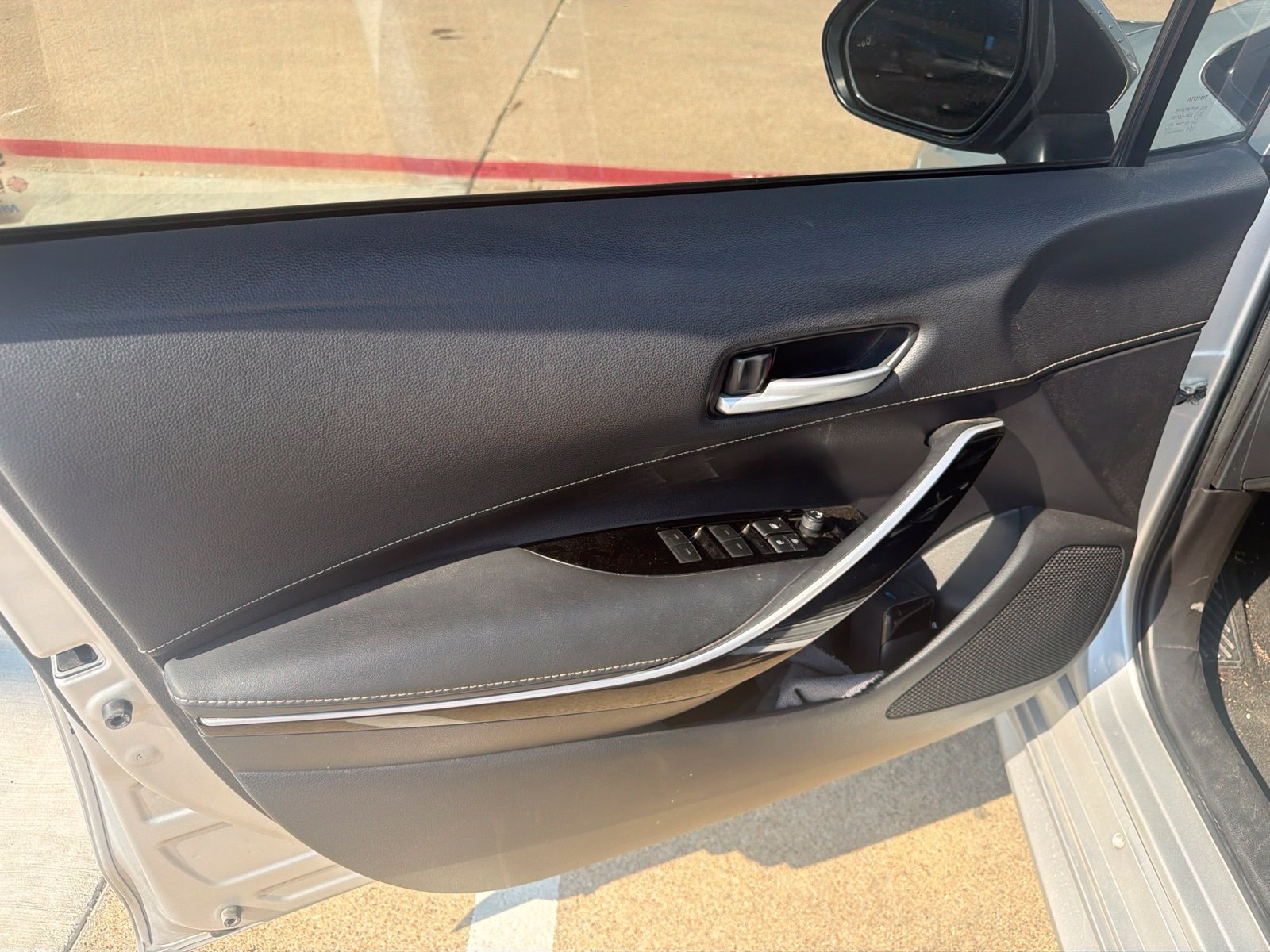 Used 2022 Toyota Corolla XSE FWD image 11