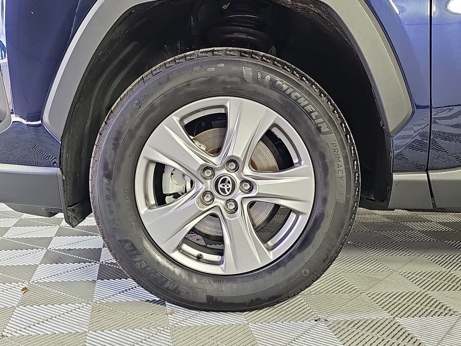 Used 2025 Toyota RAV4 XLE AWD/4WD image 9