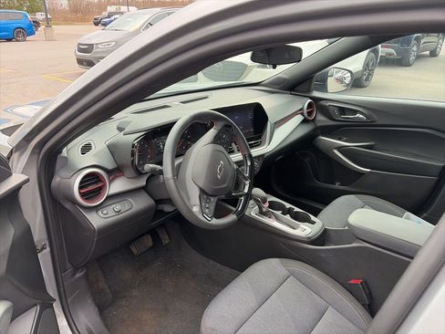 Used 2024 Chevrolet Trax RS image 5