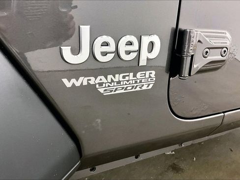 Used 2018 Jeep Wrangler Unlimited Sport S AWD/4WD image 24