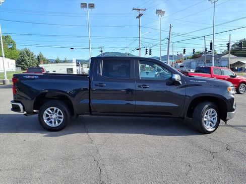 Used 2022 Chevrolet Silverado 1500 LT AWD/4WD image 3