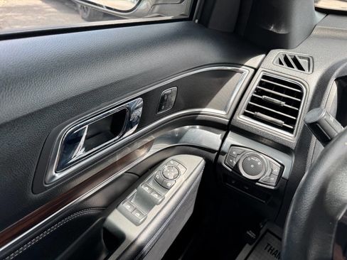 Used 2018 Ford Explorer Limited w/ Equipment Group 301A AWD/4WD image 26