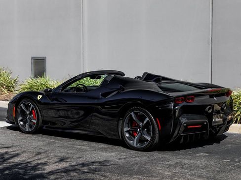 Used 2022 Ferrari SF90 Spider image 3
