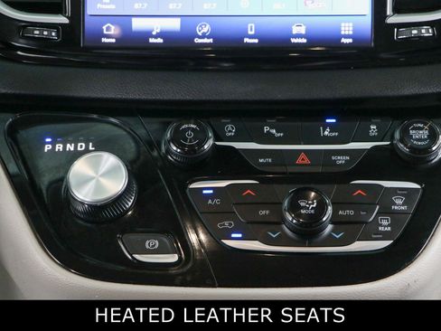 Used 2024 Chrysler Pacifica Touring-L FWD image 20