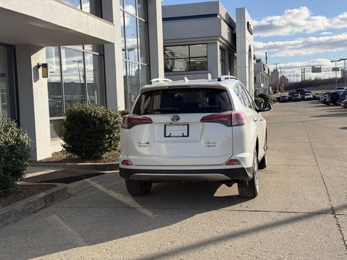 Used 2018 Toyota RAV4 Limited image 6