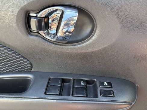 Used 2018 Nissan Versa Note SV FWD image 24