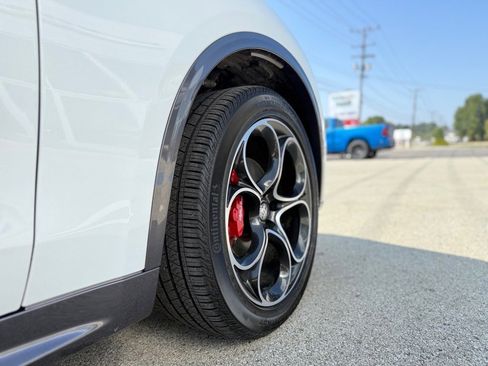 Used 2024 Alfa Romeo Stelvio Ti image 23