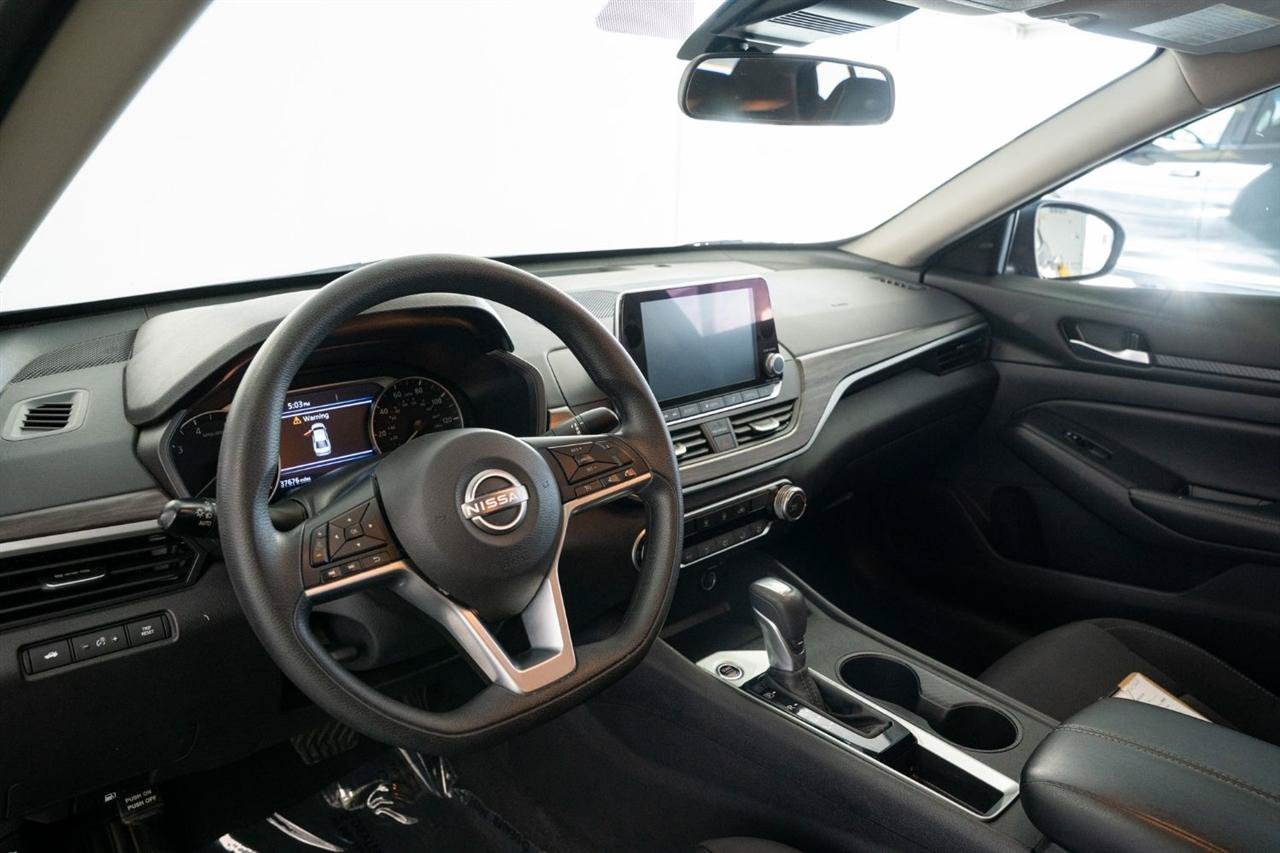 Used 2025 Nissan Altima 2.5 SV FWD image 11