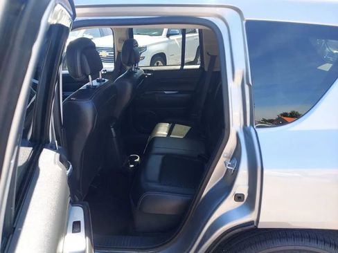 Used 2016 Jeep Compass Latitude AWD/4WD image 2