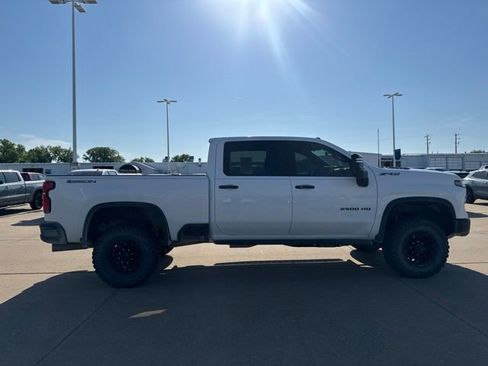 Used 2024 Chevrolet Silverado 2500 ZR2 w/ ZR2 Bison Edition AWD/4WD image 2
