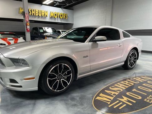 Used 2013 Ford Mustang GT Premium image 2