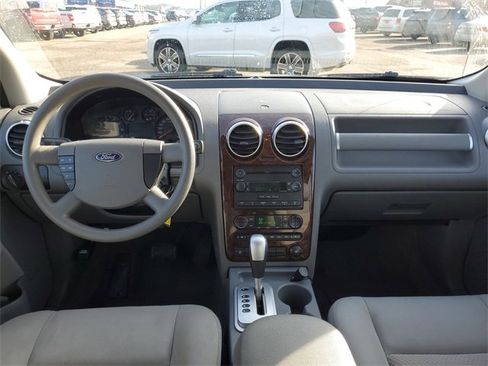 Used 2006 Ford Freestyle SE image 25