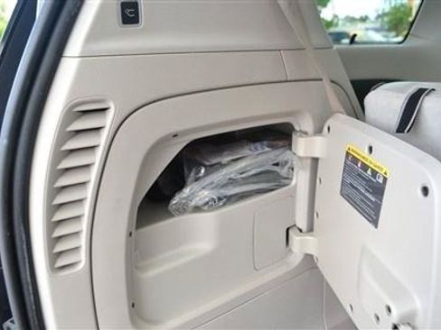 Used 2017 Chrysler Pacifica Limited w/ UConnect Theater Package FWD image 26