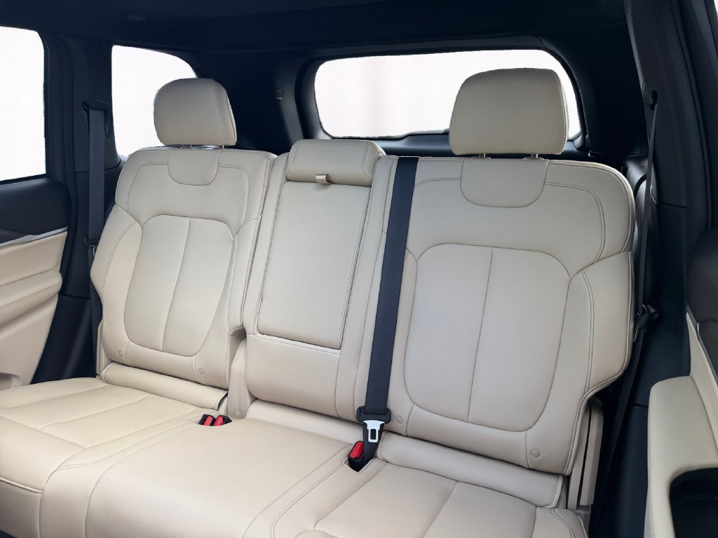 Used 2025 Jeep Grand Cherokee Limited AWD/4WD image 13