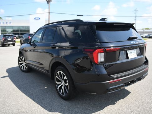 Used 2025 Ford Explorer ST-Line AWD/4WD image 6