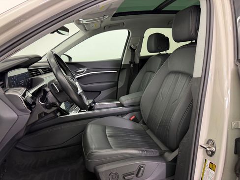 Used 2022 Audi e-tron Premium w/ Convenience Plus Package image 5