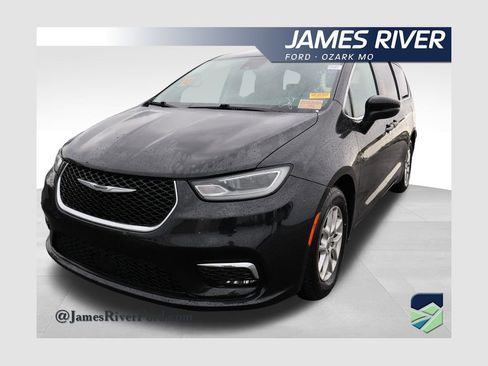 Used 2023 Chrysler Pacifica Touring-L FWD image 1