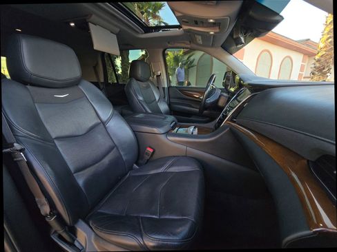 Used 2020 Cadillac Escalade Luxury image 13