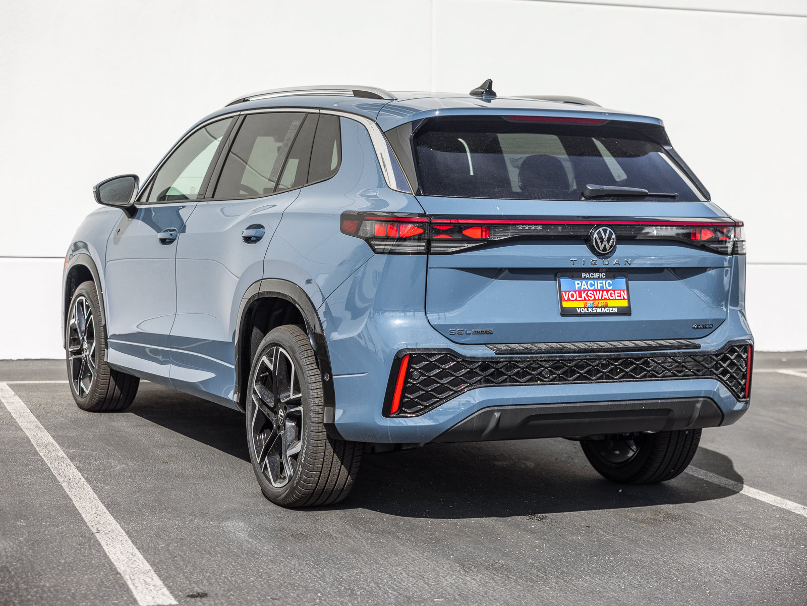 New 2026 Volkswagen Tiguan SEL R-Line AWD/4WD image 3