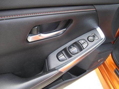 Used 2021 Nissan Sentra SR w/ SR Premium Package image 16