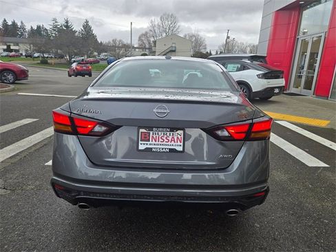 Used 2025 Nissan Altima 2.5 SR image 8