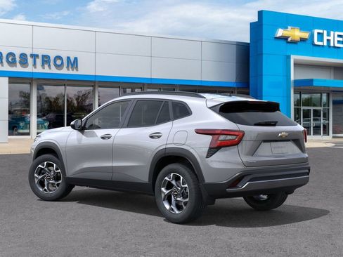New 2026 Chevrolet Trax LT w/ Driver Confidence Package FWD image 3