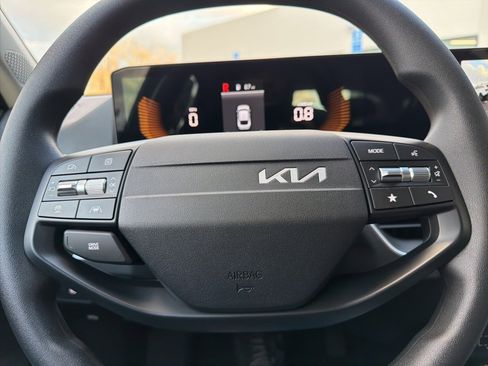 New 2025 Kia K4 LXS image 38