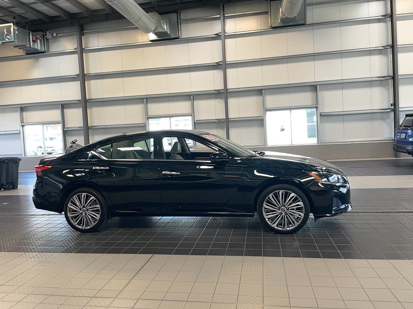 Used 2025 Nissan Altima 2.5 SL AWD/4WD image 4