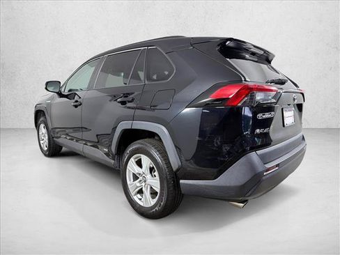 Used 2020 Toyota RAV4 XLE AWD/4WD image 5