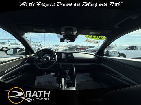 Used 2025 Hyundai Elantra Sport FWD image 18