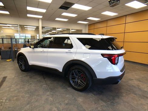 Used 2025 Ford Explorer ST w/ Sun And Sound Package AWD/4WD image 5