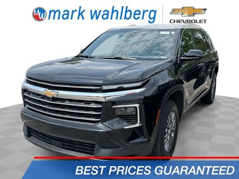 Used 2026 Chevrolet Traverse LT w/ Driver Confidence Package AWD/4WD image 1