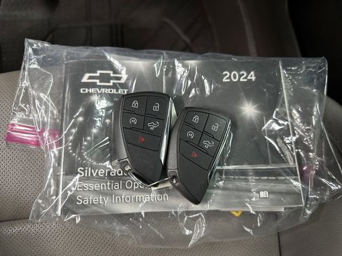 Used 2024 Chevrolet Silverado 1500 LTZ w/ Technology Package image 38