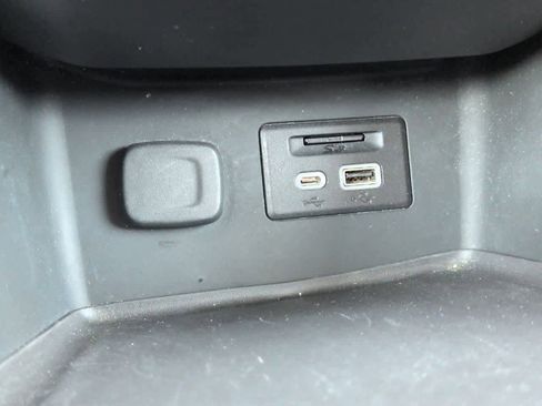 Used 2023 GMC Acadia SLT image 31