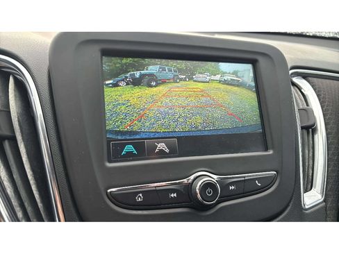 Used 2018 Chevrolet Malibu LT FWD image 17