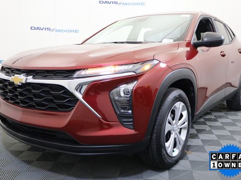 Certified 2025 Chevrolet Trax LS image 11