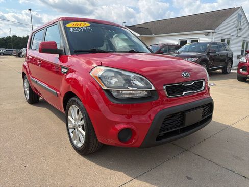 Used 2013 Kia Soul FWD image 2