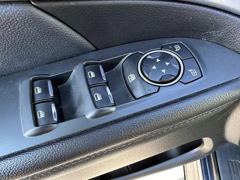 Used 2017 Ford Explorer XLT w/ Equipment Group 202A AWD/4WD image 9