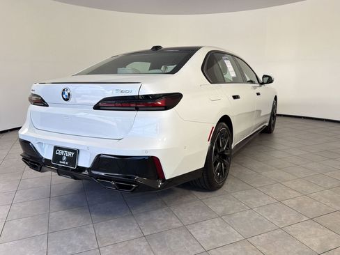 Certified 2025 BMW 760i xDrive AWD/4WD image 9