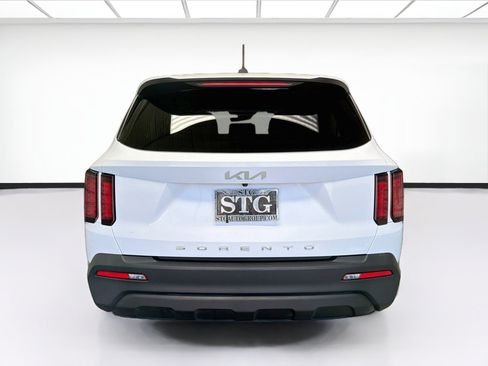 Used 2022 Kia Sorento LX FWD image 5